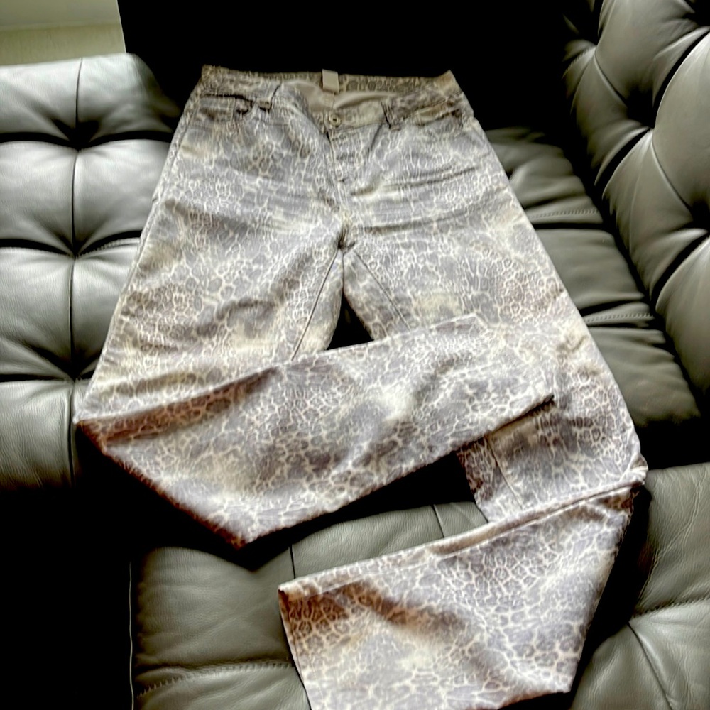 Leopard light grey. Super comfy. Super stretch.